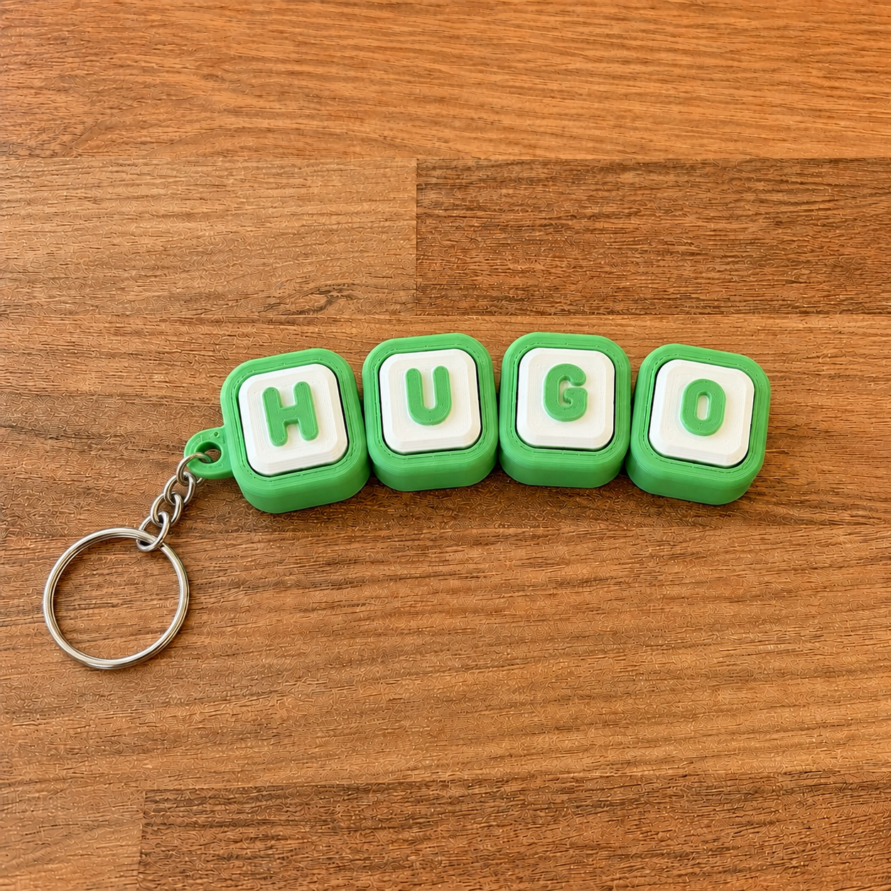 Personalized name tag clicker keyring 'Hugo' — green steel keyring, 3D printed