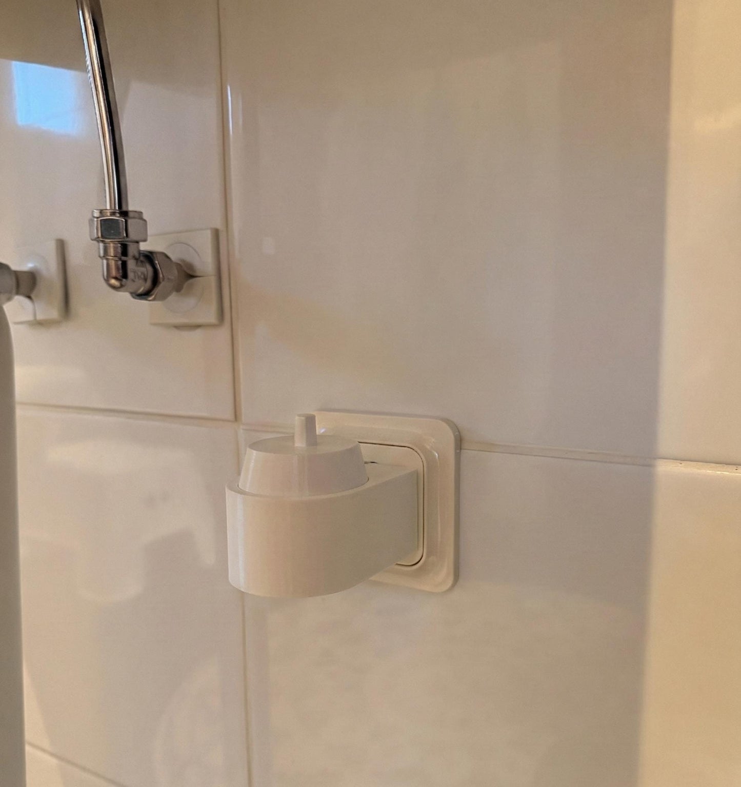 Oral-B iO Charger Holder with Cable Storage | Outlet Mount Charging Stand | Bathroom Cable Organizer | EU Plug