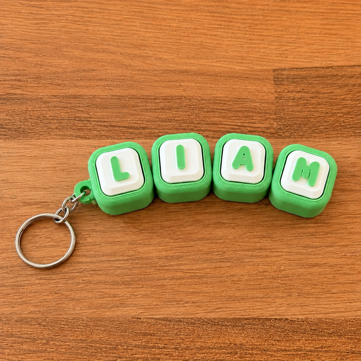 Personalized name tag clicker keyring 'Liam' — green steel keyring, 3D printed