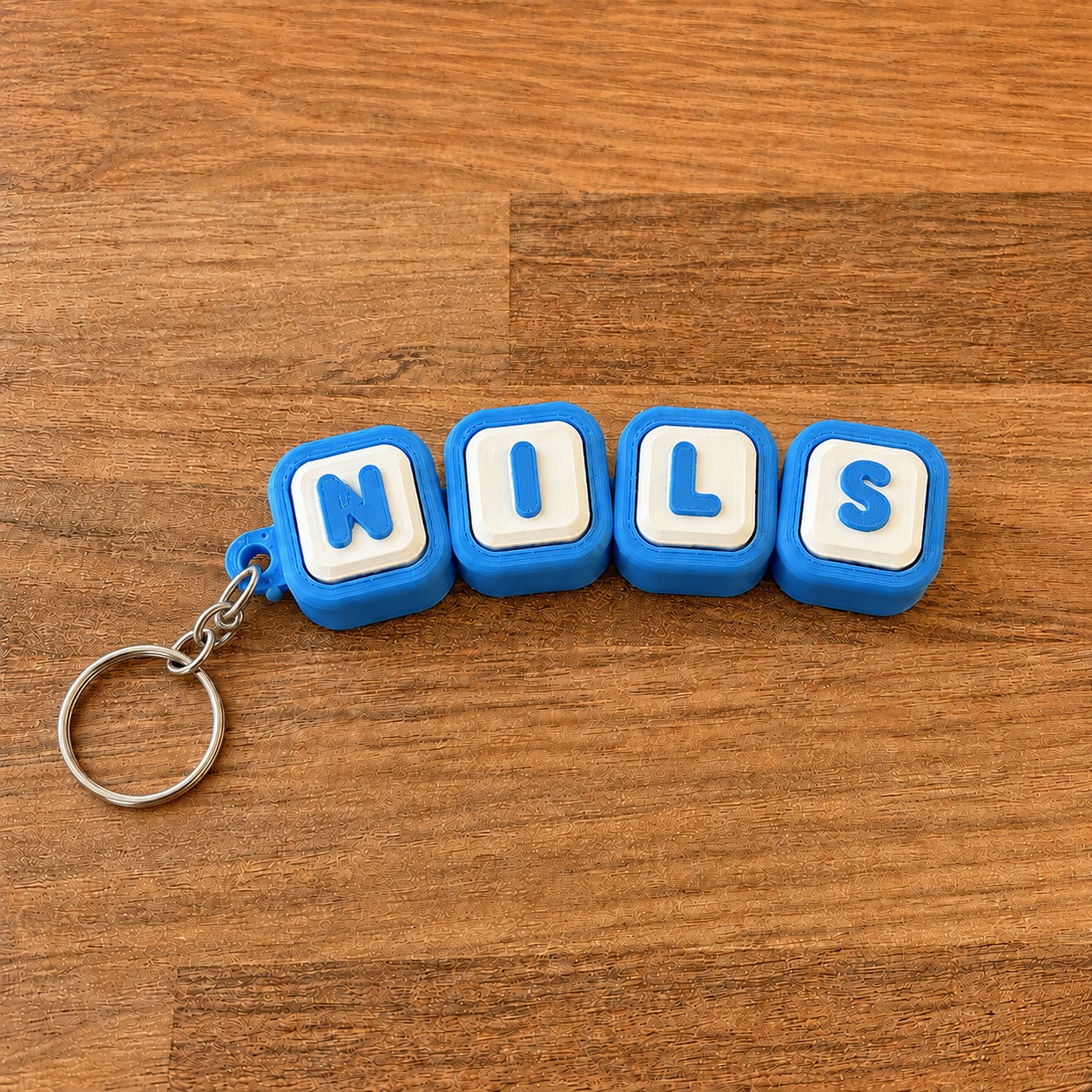 Personalized name tag clicker keyring 'Nils' — blue steel keyring, 3D printed